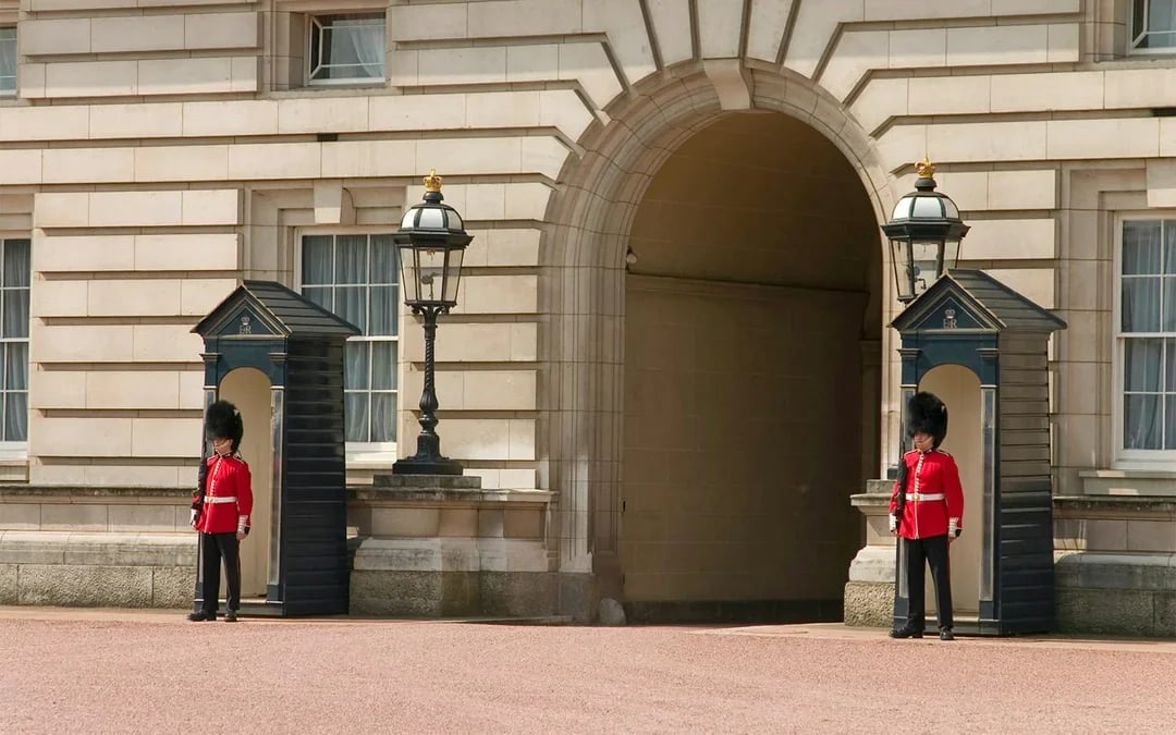 Westminster Abbey Guided Tour with Changing of the Guard Image 11