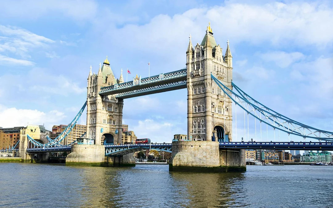 Westminster & The London Bridge Small-Group Walking Tour with Tickets to The Shard Image 2