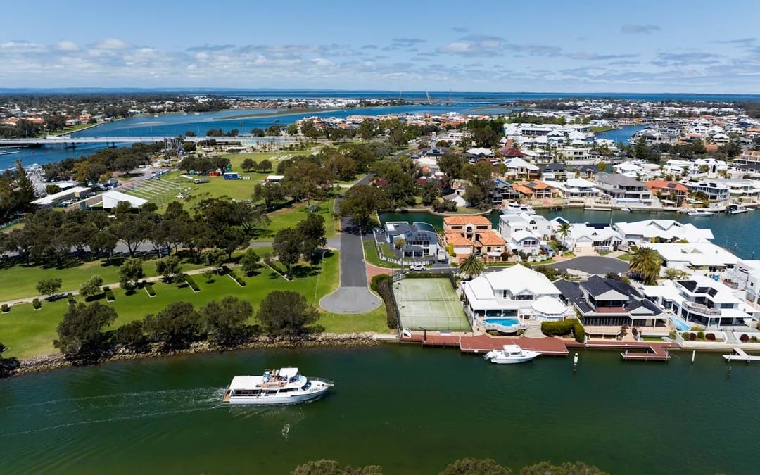 Wild Seafood Experience Catch-and-Dine Cruise in Mandurah Image 8