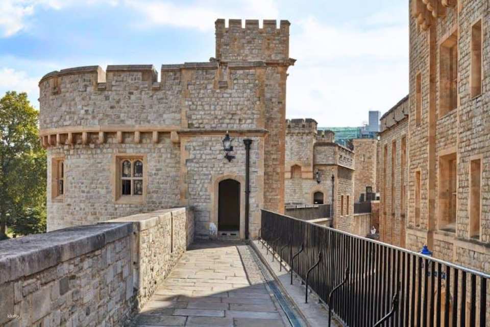 Windsor Castle and optional Tower of London tour with entry tickets