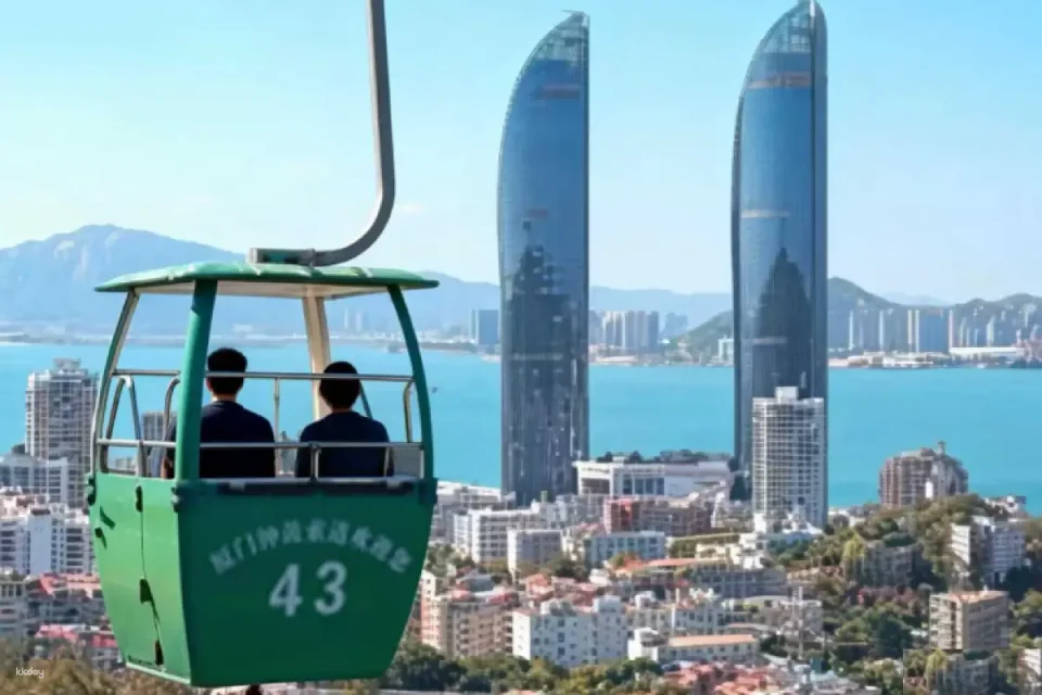 Xiamen Bell and Drum Cableway | A 40-minute journey through the clouds, offering panoramic views of the mountains and sea, and perfect for watching the sunset.