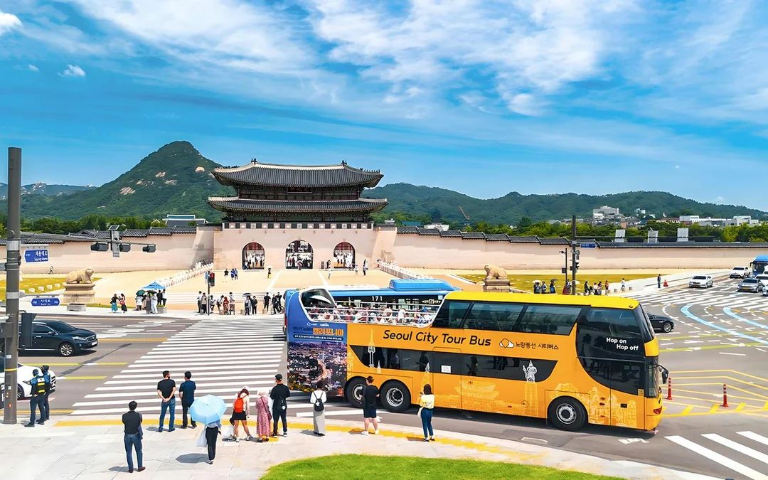 Yellow Balloon City Bus: Dongdaemun Hop-on Hop-off Bus Tour Image 5