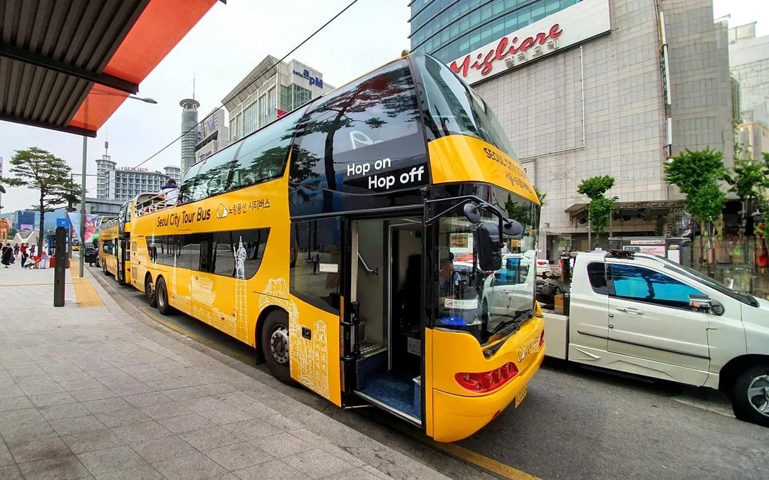 Yellow Balloon City Bus: Dongdaemun Hop-on Hop-off Bus Tour Image 6