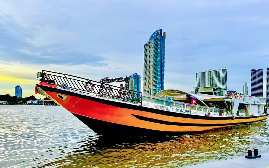 Yodsiam Sightseeing Boat in Bangkok with Snacks & Beverages Image 3