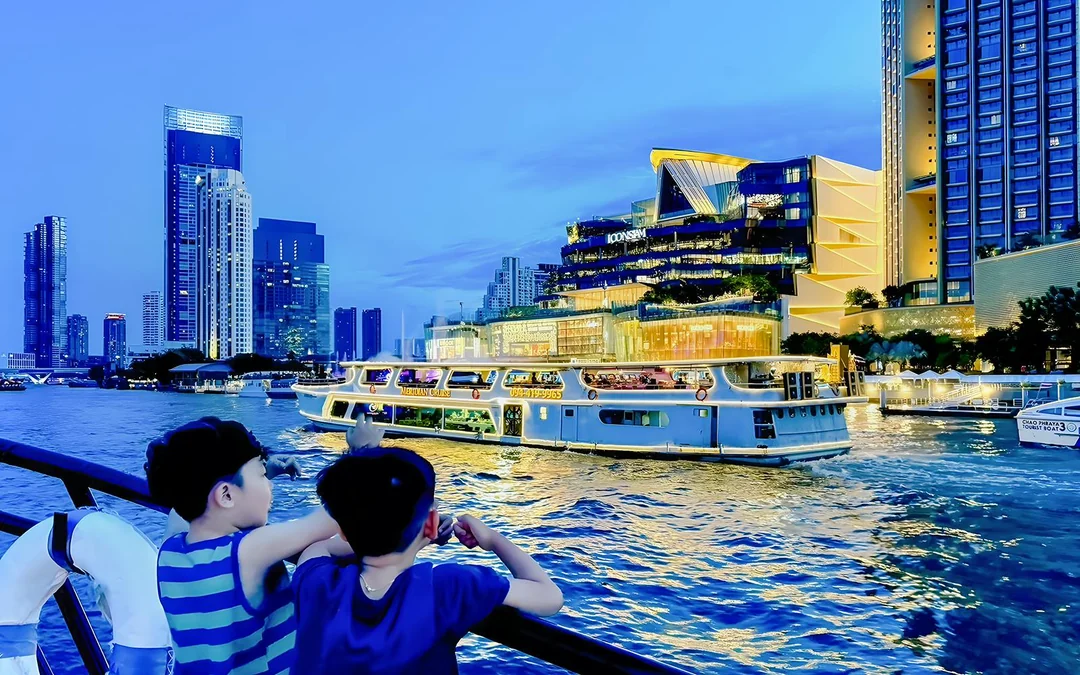 Yodsiam Sightseeing Boat in Bangkok with Snacks & Beverages Image 5