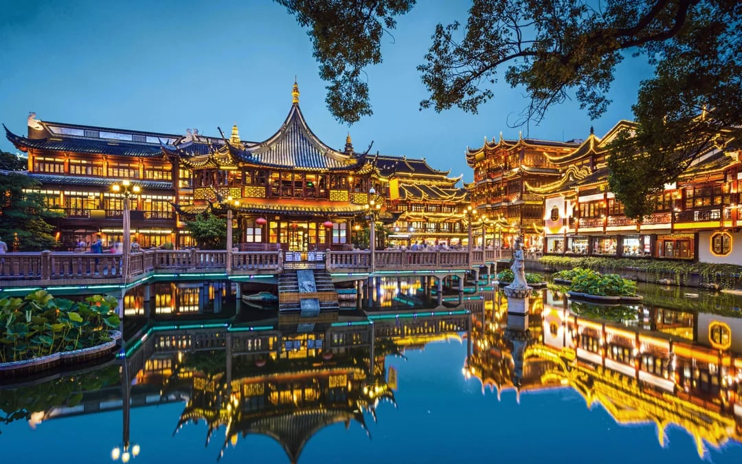Yu Garden and City God Temple Guided Tour Image 5