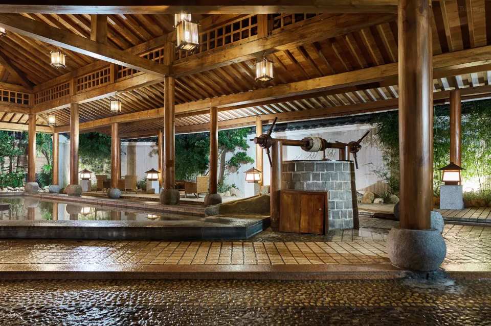 [Zhuhai, China] Zhuhai Royal Hot Spring Resort Hot Spring Tickets | Grand Temple Fair Buffet Dinner & Chinese Massage Package | Japanese-style Town - A Must-Visit Resort in Zhuhai