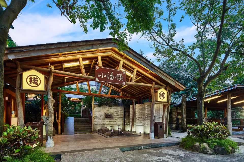 [Zhuhai, China] Zhuhai Royal Hot Spring Resort Hot Spring Tickets | Grand Temple Fair Buffet Dinner & Chinese Massage Package | Japanese-style Town - A Must-Visit Resort in Zhuhai