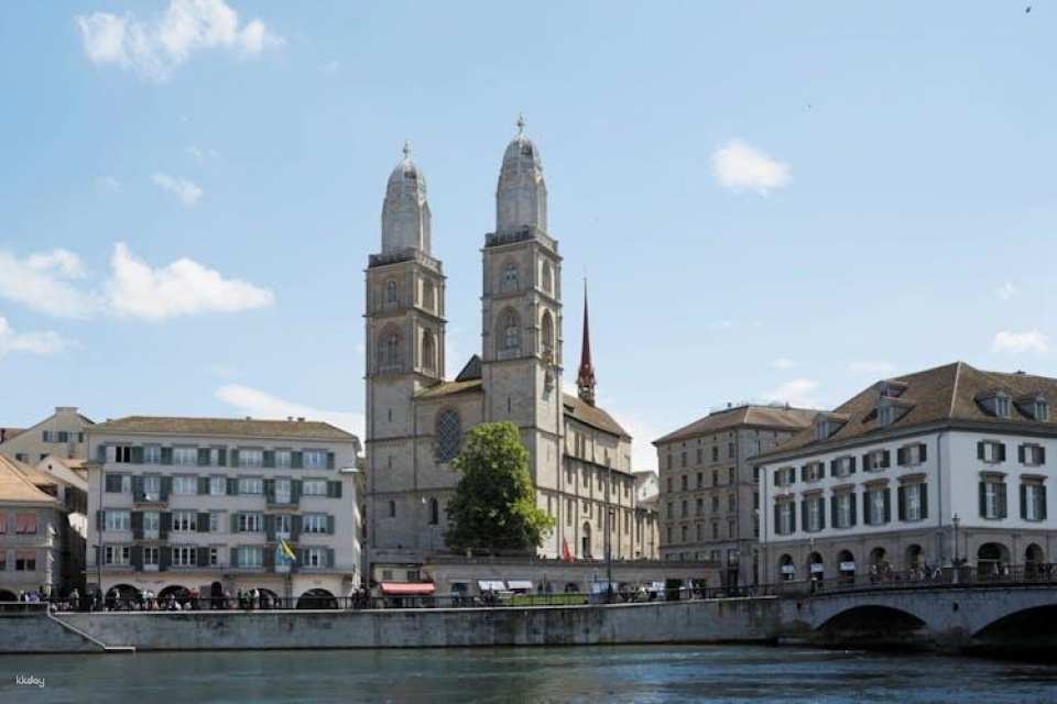 Zurich guided bus tour with lake cruise and optional FIFA Museum entry
