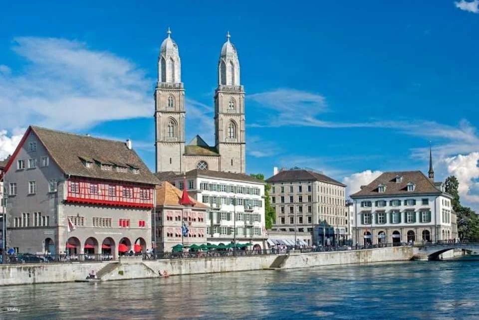 Zurich guided bus tour with lake cruise and optional FIFA Museum entry