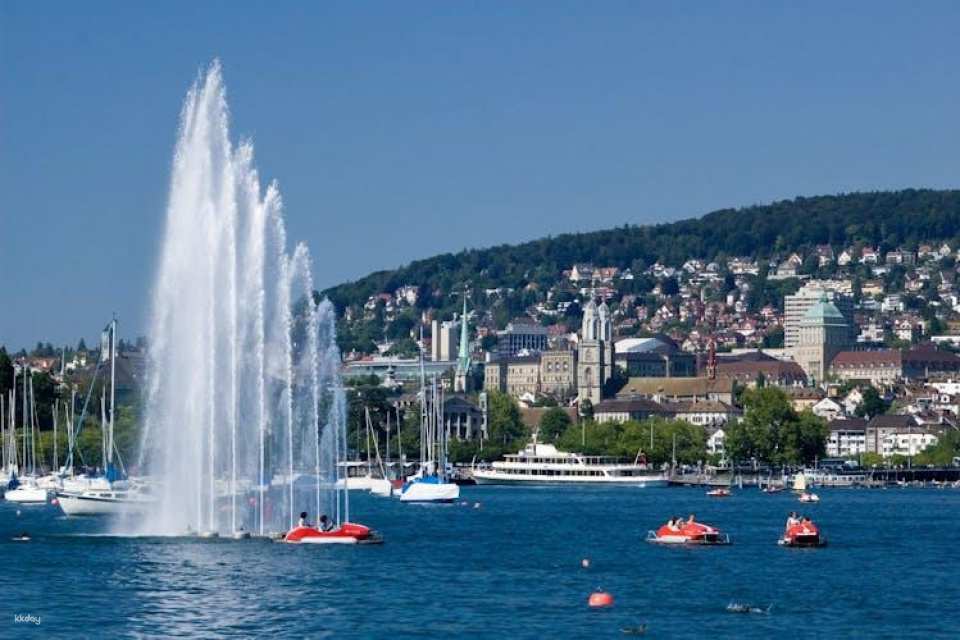 Zurich guided bus tour with lake cruise and optional FIFA Museum entry