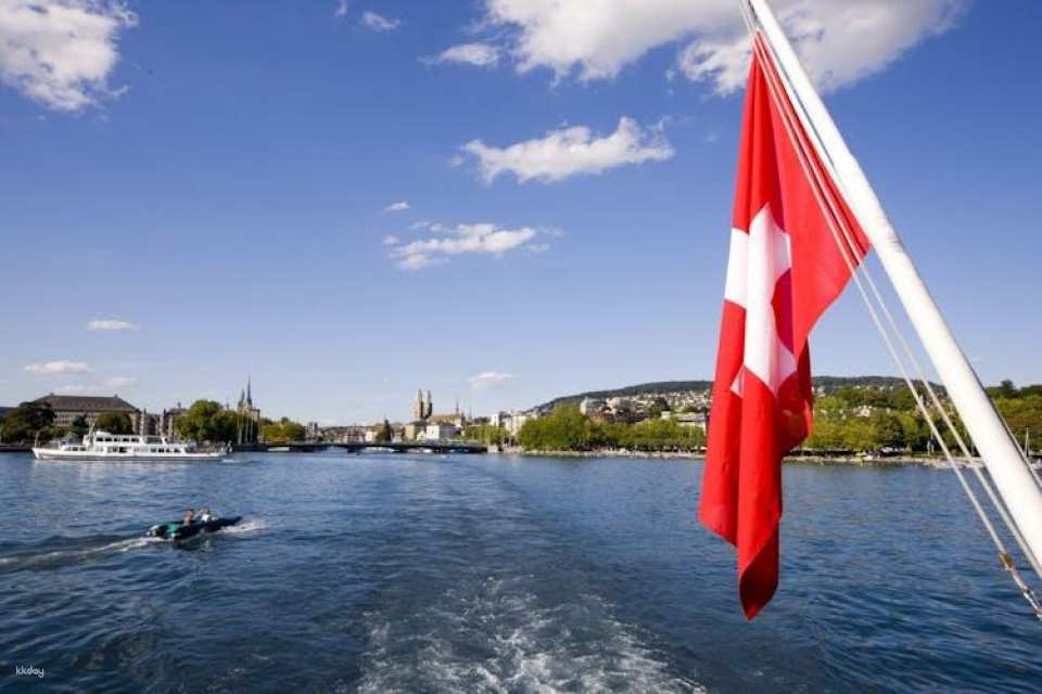Zurich guided bus tour with lake cruise and optional FIFA Museum entry
