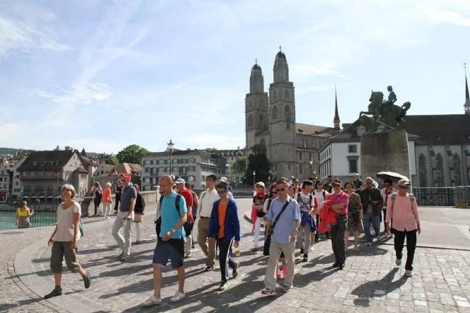 Zurich guided bus tour with lake cruise and optional FIFA Museum entry