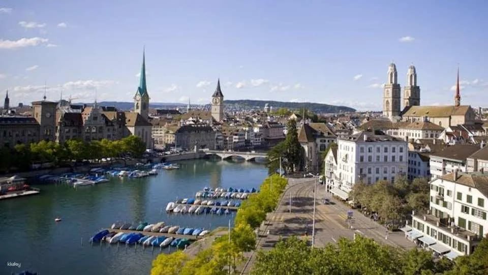 Zurich guided bus tour with lake cruise and optional FIFA Museum entry