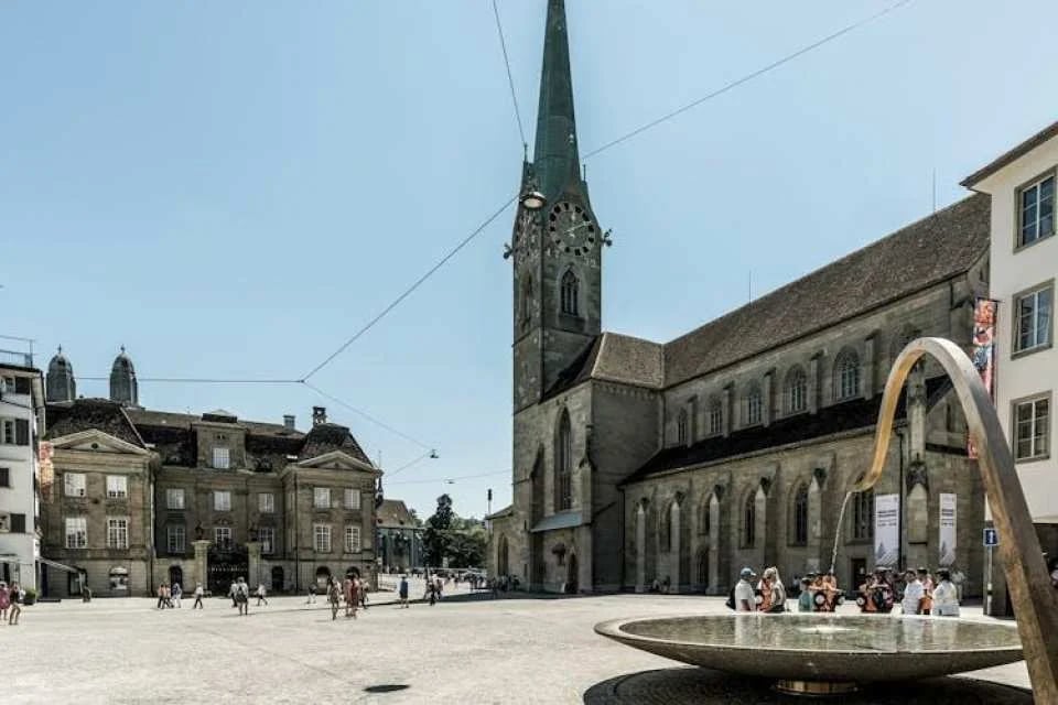 Zurich guided bus tour with lake cruise and optional FIFA Museum entry