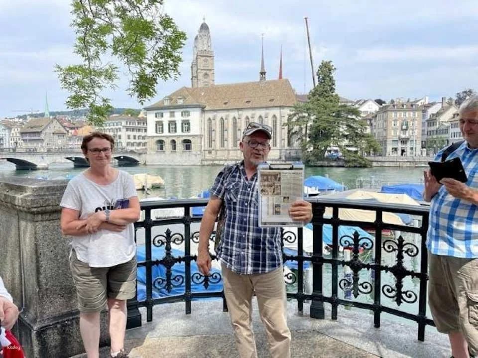 Zurich guided bus tour with lake cruise and optional FIFA Museum entry