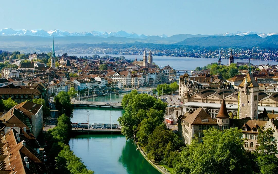 Zurich Guided City Tour with Old Town Walk and 1-Hour Lake Zurich Cruise Image 4