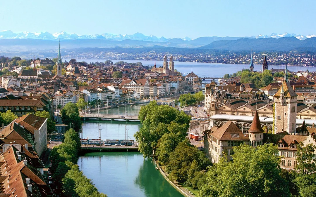 Zürich Guided Tour with Cable Car & Sightseeing Cruise Image 3