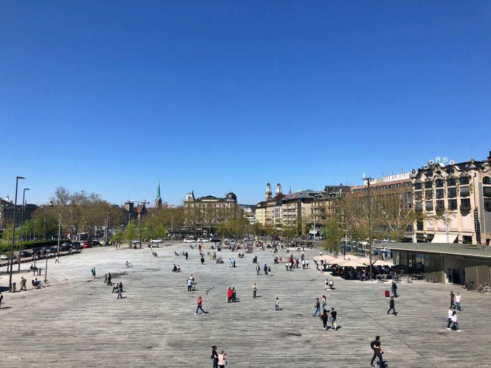 Zurich interactive scavenger hunt with the smartphone