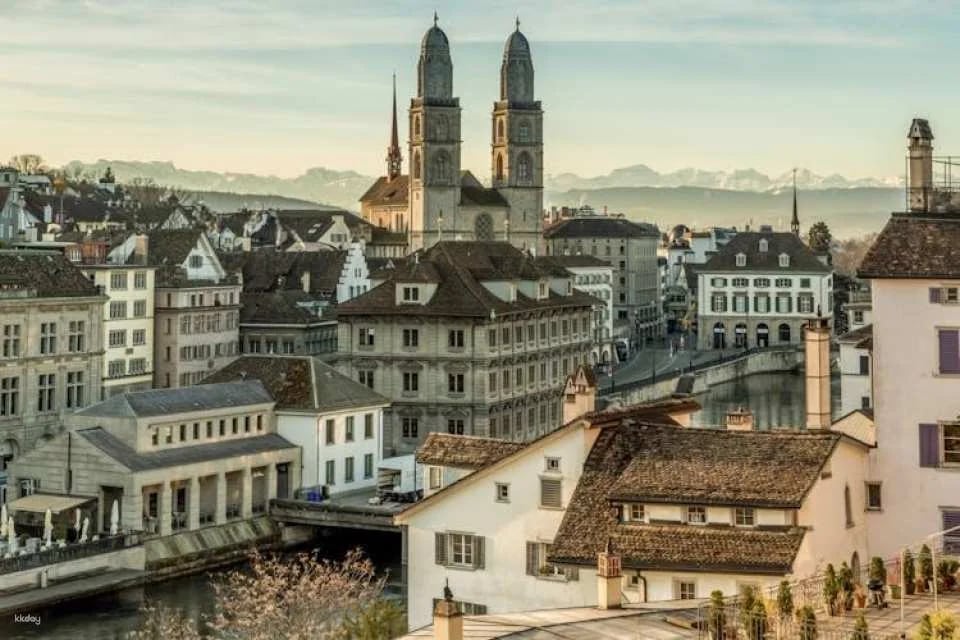 Zurich sunset tour with cheese fondue