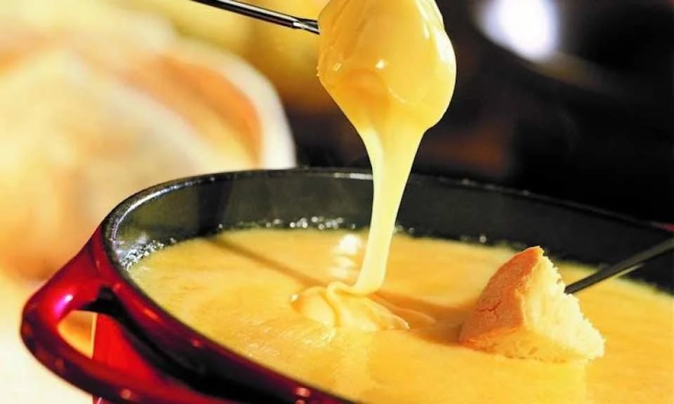 Zurich sunset tour with cheese fondue